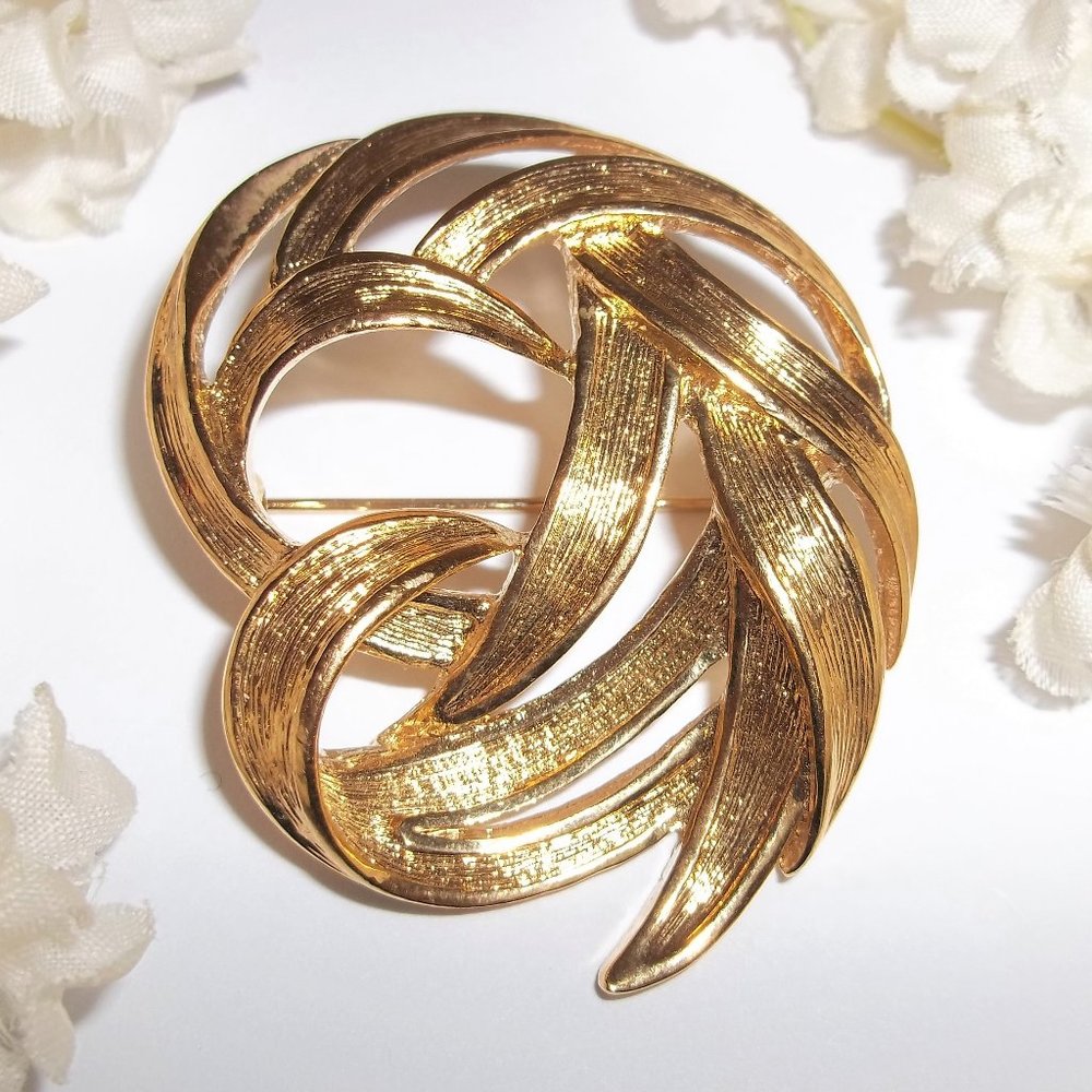 Monet Brooch Vintage Jewelry Fashion Accessory Pin Tack Abstract Design 7410